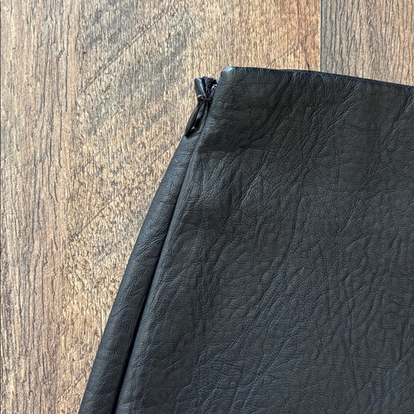 Old Navy Faux Leather Black Mini Skirt New with tags - Picture 5 of 8